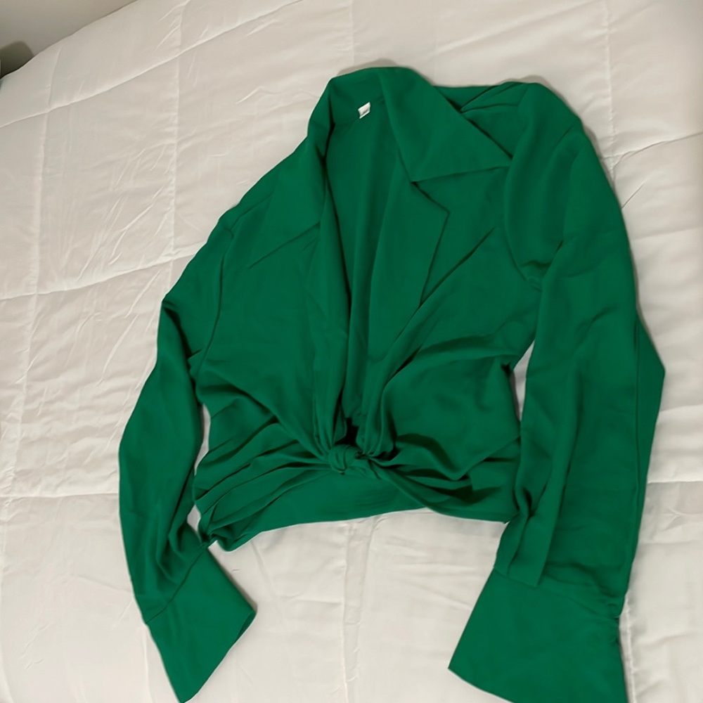 Irish Green dress shirt crop top. Size Medium, excellent condition.